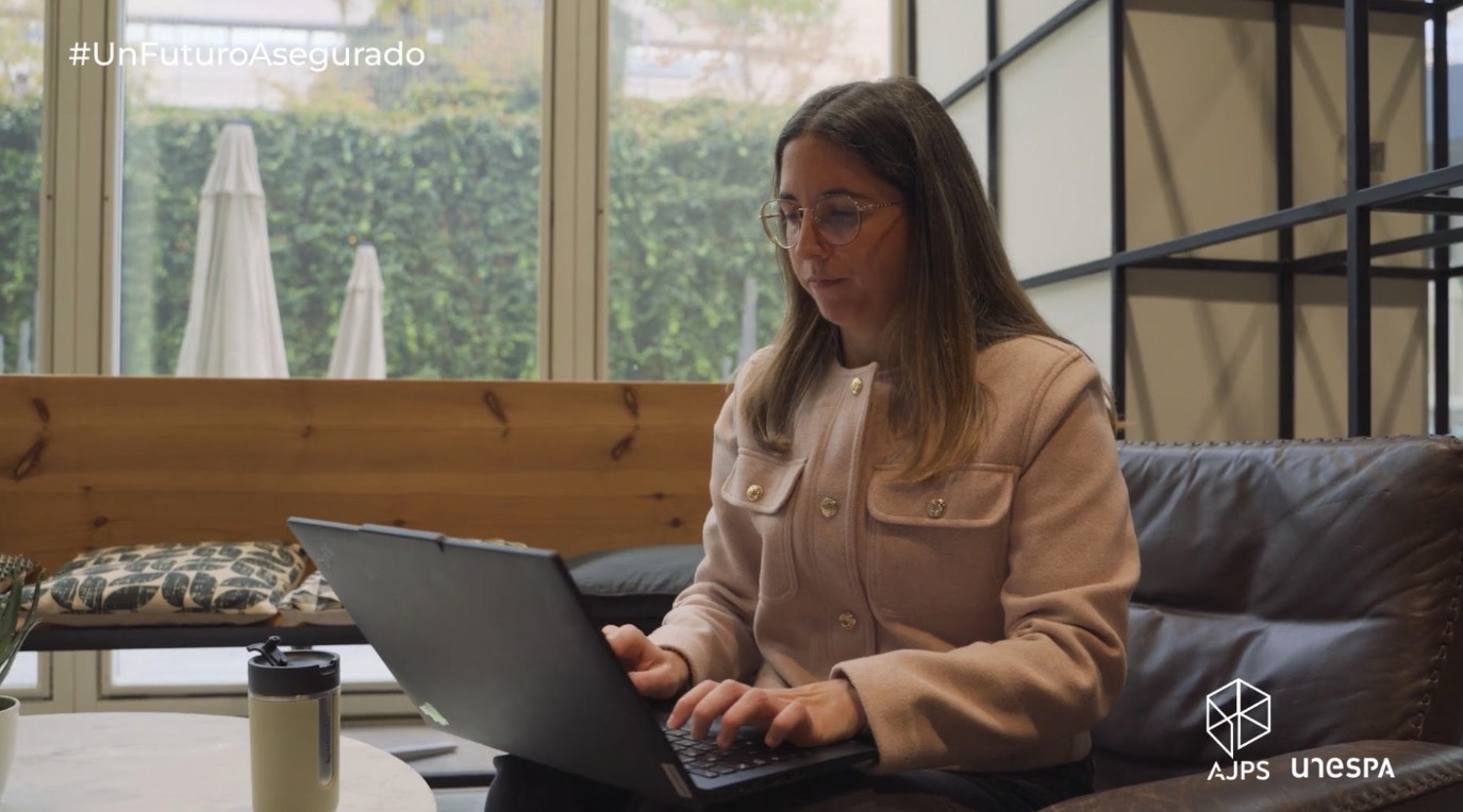 Unespa y al AJPS muestran un futuro asegurado a los más jóvenes 