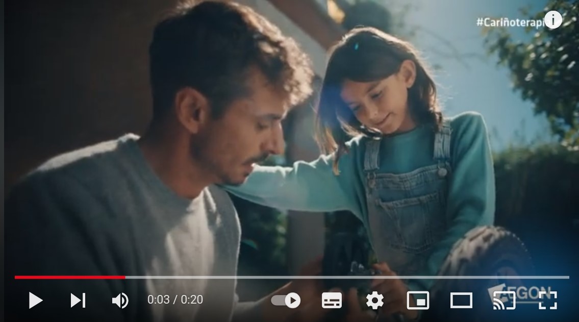 Aegon lanza su campaña a ritmo de Manuel Carrasco: "Personas que cuidan de personas"


