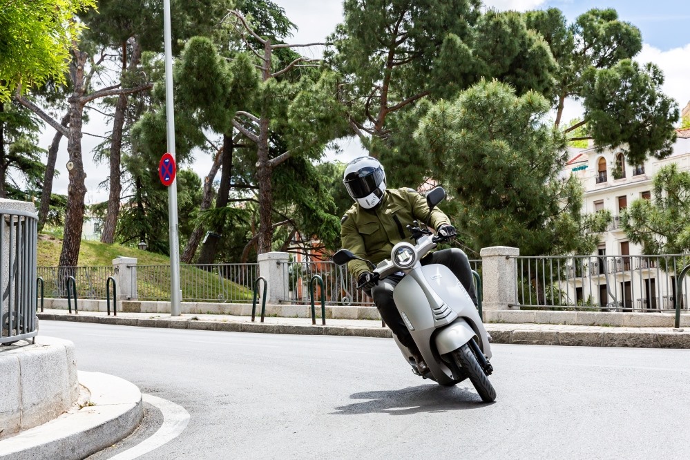 ¡Boom de motos! La Generación Z revoluciona las calles con un 3% más de matriculaciones en 2024.
