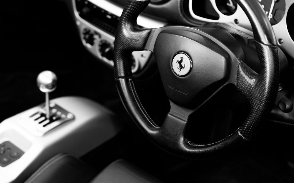 Piqué podría ahorrar más de 4.000 euros en seguros si "cambia un Ferrari por un Twingo"

